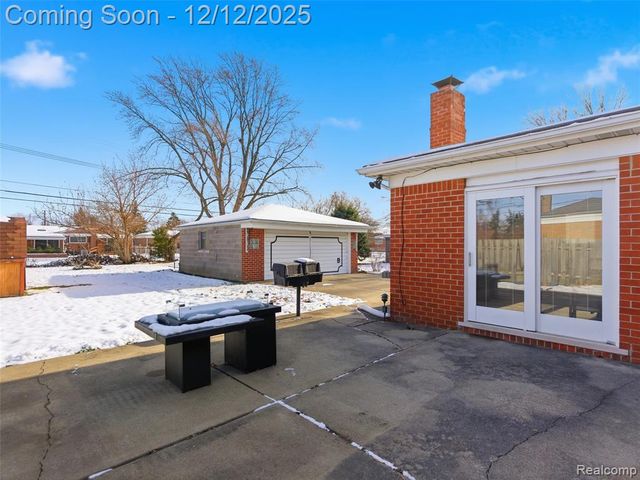 25300 Loretta Avenue, Warren, MI 48091