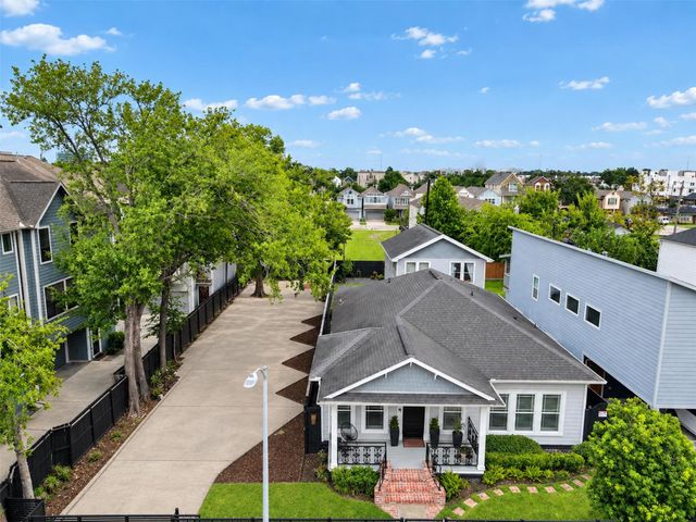 829 W 19th Street, Houston, TX 77008