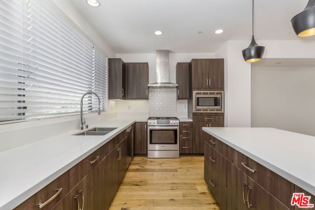 1427 Waterloo Street, Los Angeles, CA 90026