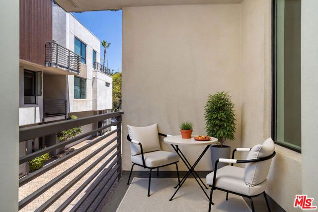 1427 Waterloo Street, Los Angeles, CA 90026