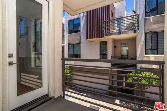 1427 Waterloo Street, Los Angeles, CA 90026