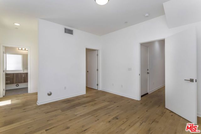 1427 Waterloo Street, Los Angeles, CA 90026