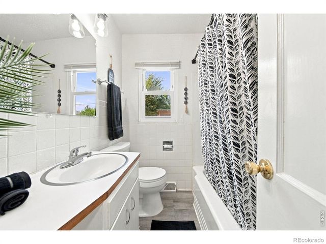 2439 10th Ave Ct, Greeley, CO 80631