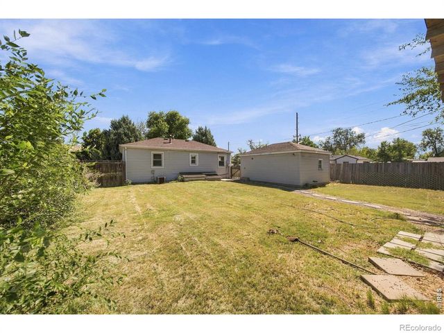 2439 10th Ave Ct, Greeley, CO 80631