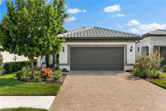 2231 Yellowfin CIR, Naples, FL 34114
