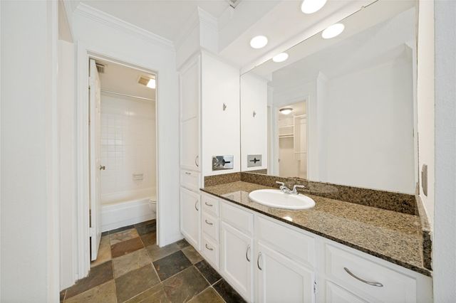 8888 Tallwood DR 3302, Austin, TX 78759
