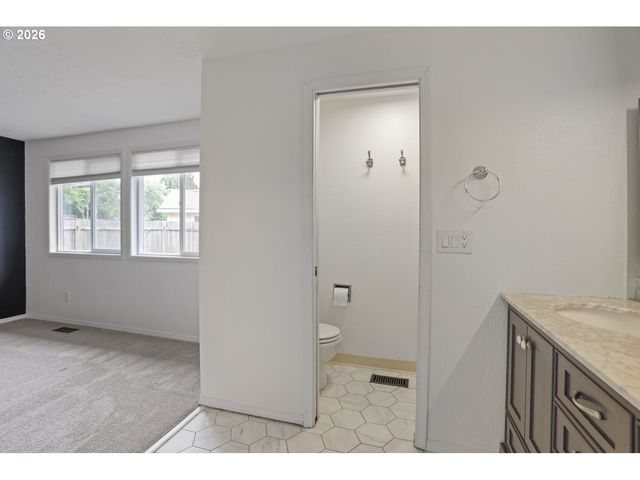 3034 Se TIMBERLAKE Dr, Hillsboro, OR 97123