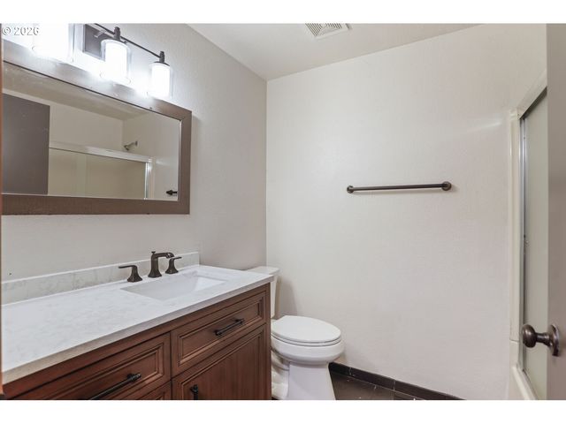 3034 Se TIMBERLAKE Dr, Hillsboro, OR 97123