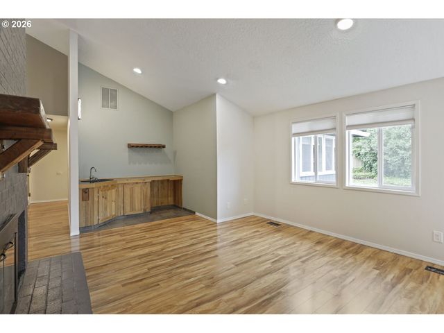 3034 Se TIMBERLAKE Dr, Hillsboro, OR 97123