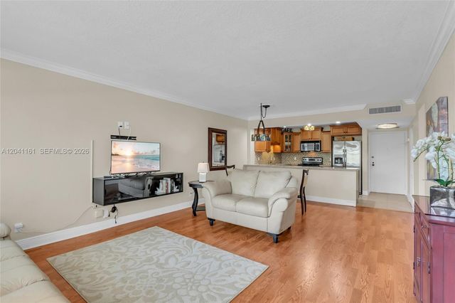 3725 S Ocean Dr 422, Hollywood, FL 33019