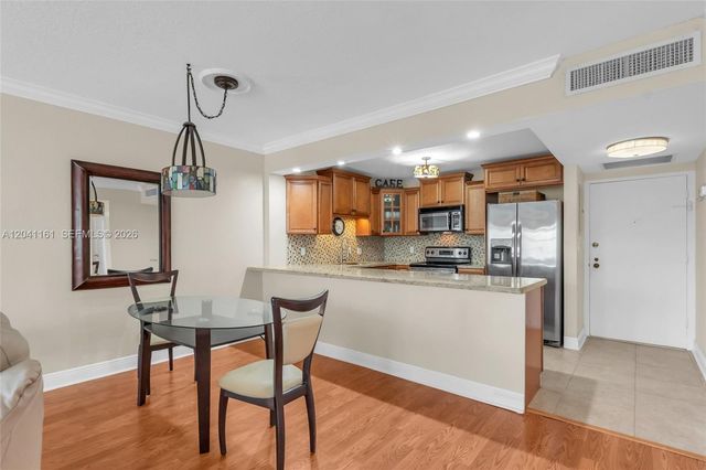 3725 S Ocean Dr 422, Hollywood, FL 33019