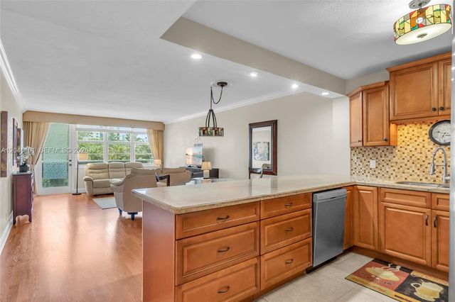 3725 S Ocean Dr 422, Hollywood, FL 33019