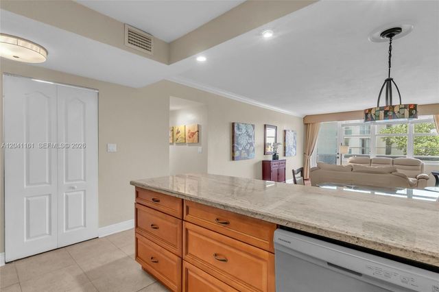 3725 S Ocean Dr 422, Hollywood, FL 33019