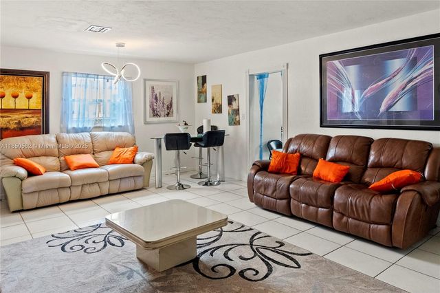 121 SW 28th Ter, Fort Lauderdale, FL 33312