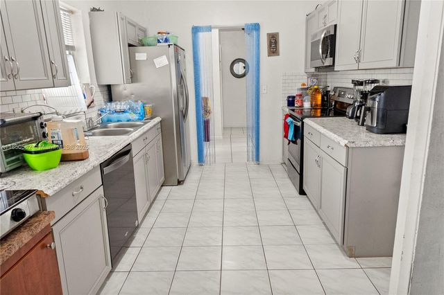 121 SW 28th Ter, Fort Lauderdale, FL 33312