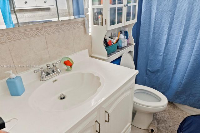 121 SW 28th Ter, Fort Lauderdale, FL 33312