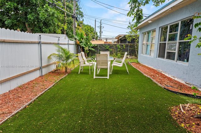 121 SW 28th Ter, Fort Lauderdale, FL 33312