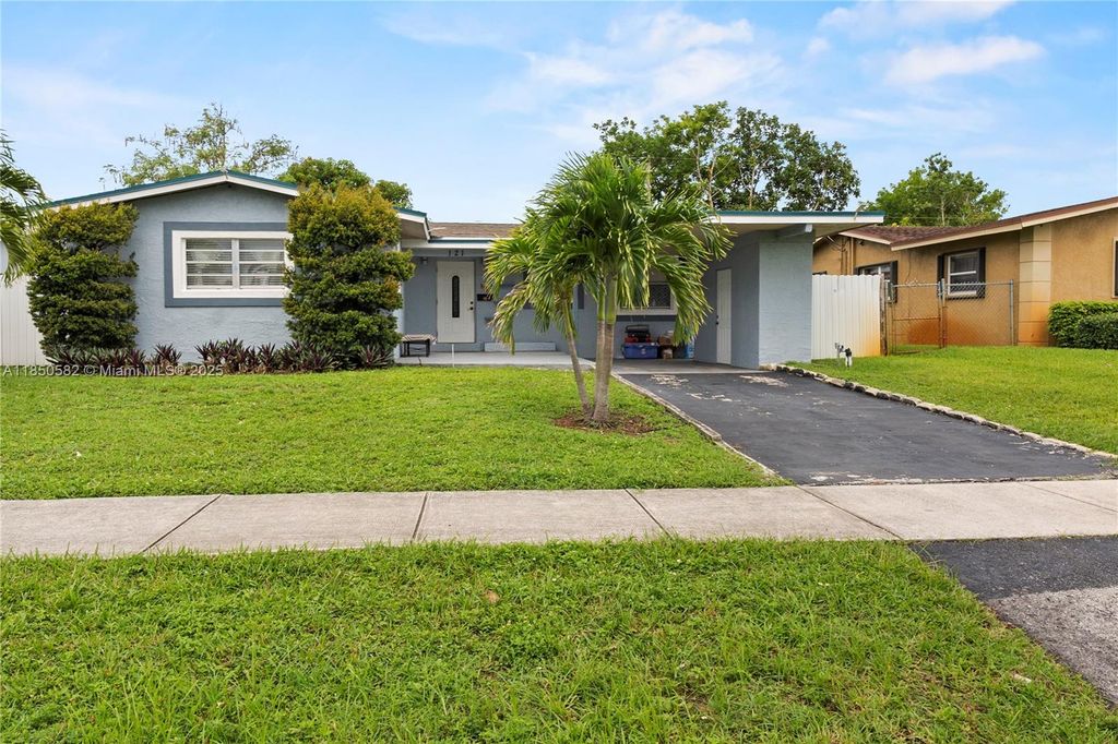121 SW 28th Ter, Fort Lauderdale, FL 33312