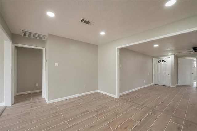 5874 Reed Road, Houston, TX 77033