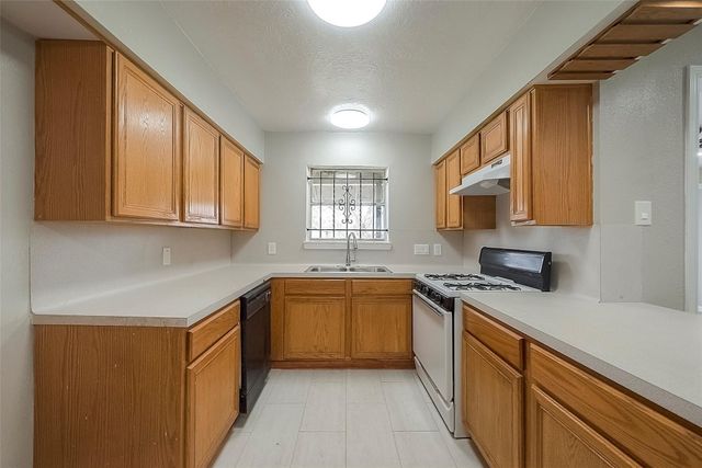 5874 Reed Road, Houston, TX 77033