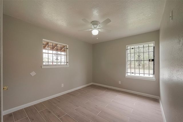 5874 Reed Road, Houston, TX 77033