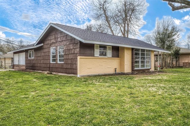 5874 Reed Road, Houston, TX 77033