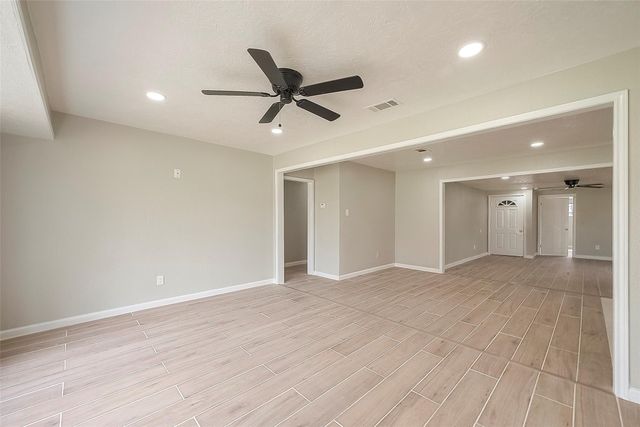 5874 Reed Road, Houston, TX 77033