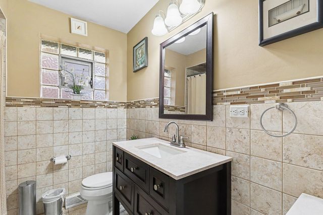 9002 S Parkside Avenue, Oak Lawn, IL 60453