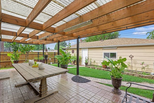 9002 S Parkside Avenue, Oak Lawn, IL 60453