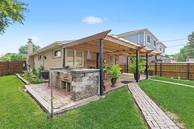 9002 S Parkside Avenue, Oak Lawn, IL 60453