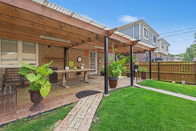 9002 S Parkside Avenue, Oak Lawn, IL 60453