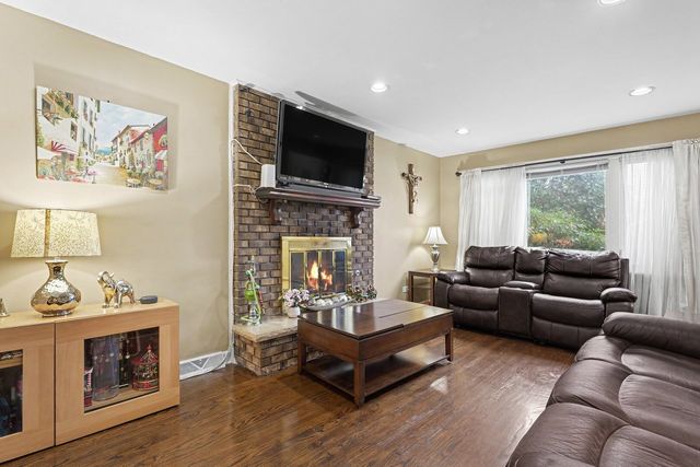 9002 S Parkside Avenue, Oak Lawn, IL 60453