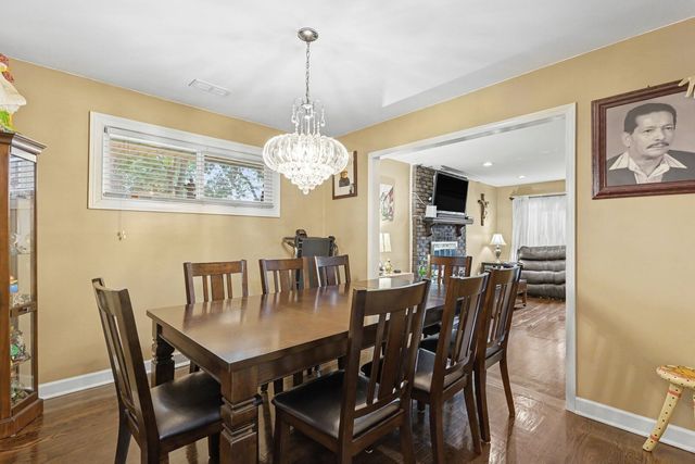 9002 S Parkside Avenue, Oak Lawn, IL 60453