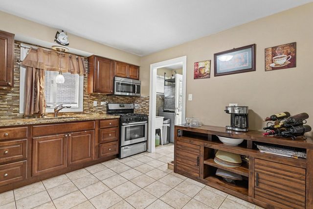 9002 S Parkside Avenue, Oak Lawn, IL 60453