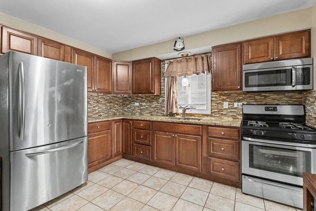 9002 S Parkside Avenue, Oak Lawn, IL 60453