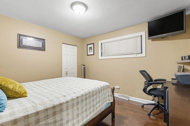 9002 S Parkside Avenue, Oak Lawn, IL 60453