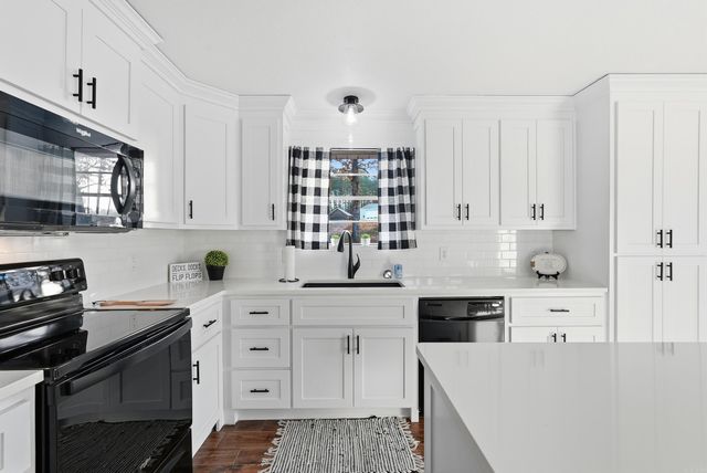 204 Burning Tree Rd., Greers Ferry, AR 72067