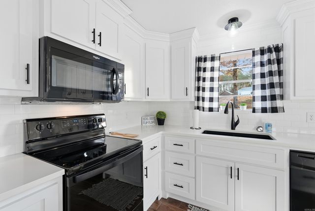 204 Burning Tree Rd., Greers Ferry, AR 72067