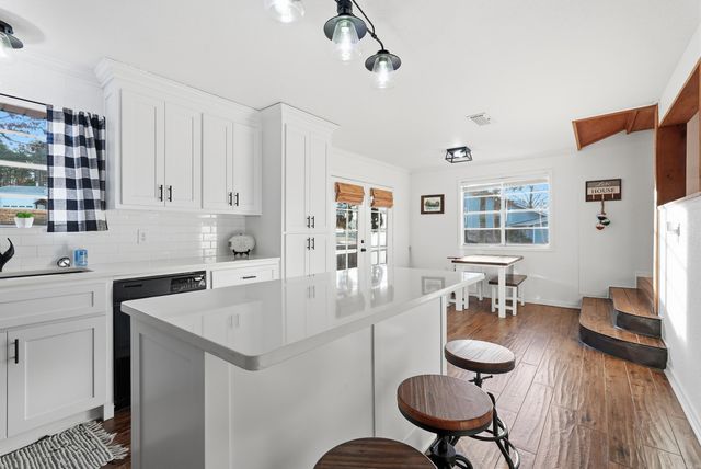 204 Burning Tree Rd., Greers Ferry, AR 72067