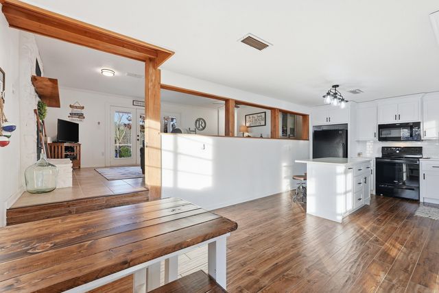 204 Burning Tree Rd., Greers Ferry, AR 72067