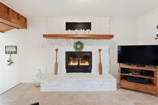 204 Burning Tree Rd., Greers Ferry, AR 72067