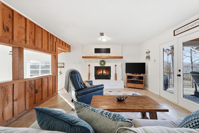 204 Burning Tree Rd., Greers Ferry, AR 72067