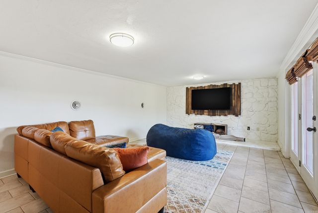 204 Burning Tree Rd., Greers Ferry, AR 72067