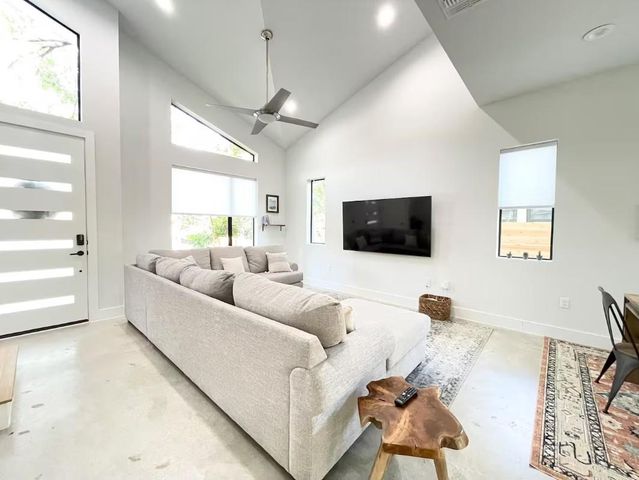 2009 Canterbury ST 1, Austin, TX 78702