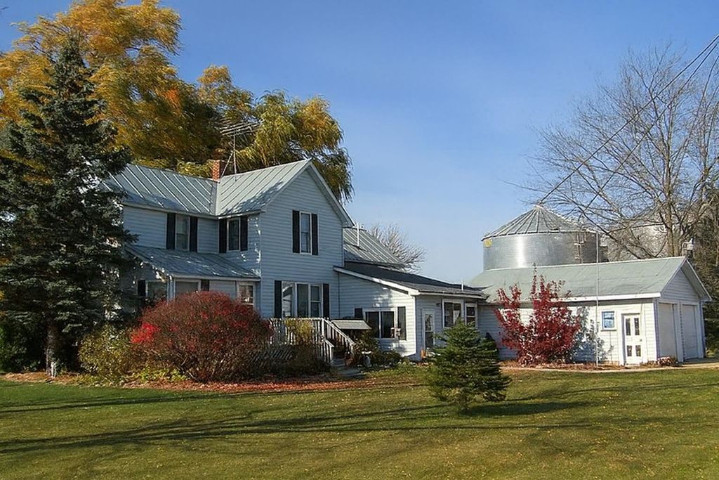 1324 Townline 14 Road, Auburn, MI 48611