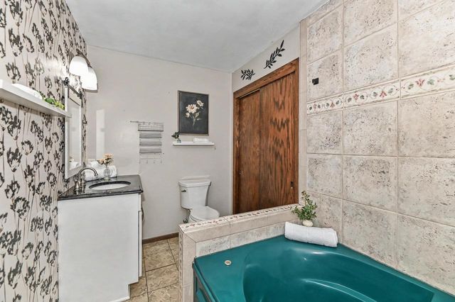 3355 S Cari Adam DRIVE, New Berlin, WI 53146