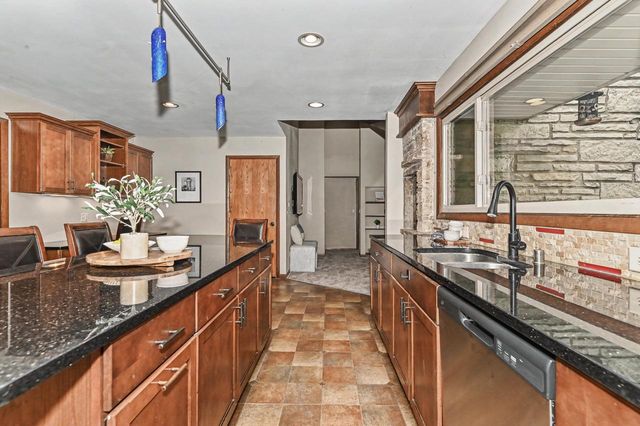 3355 S Cari Adam DRIVE, New Berlin, WI 53146