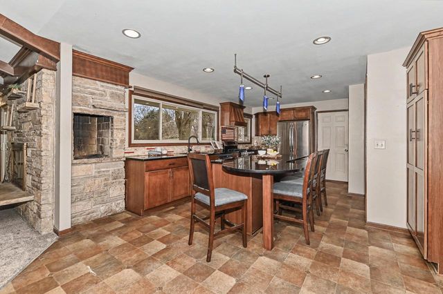 3355 S Cari Adam DRIVE, New Berlin, WI 53146