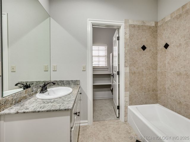 10712 S 95th East Court, Tulsa, OK 74133