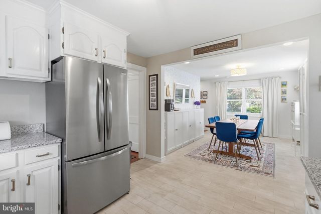18 BUTTONWOOD AVE, Malvern, PA 19355